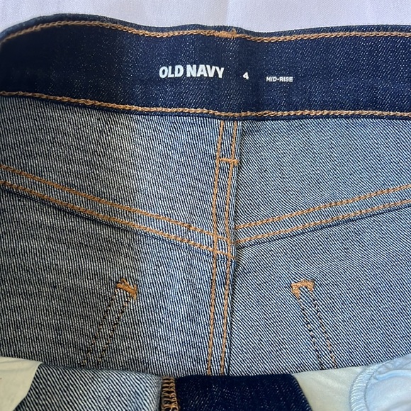 Old Navy | Size 4 Dark Wash High Rise Jean Shorts for Women with 7-inch Inseam - Picture 13 of 16